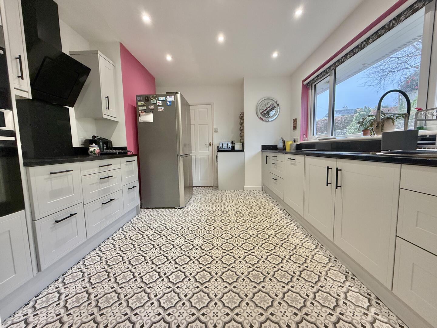 3 bed property in West Park, Perranwell Station